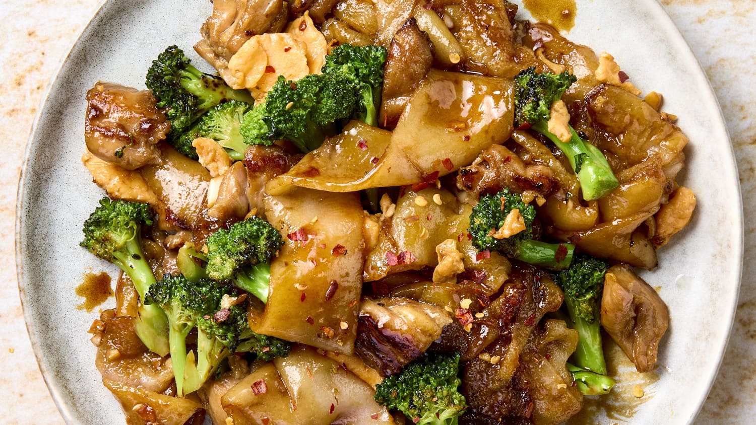 Pad See Ew (Thai Stir-Fried Soy Sauce Noodles)